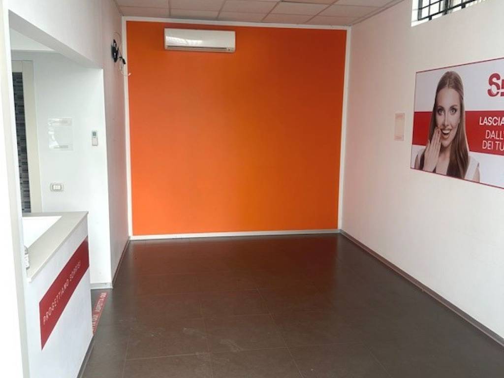 negozio in vendita a Paderno Dugnano