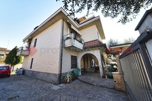 appartamento in vendita a Paderno Dugnano in zona Calderara