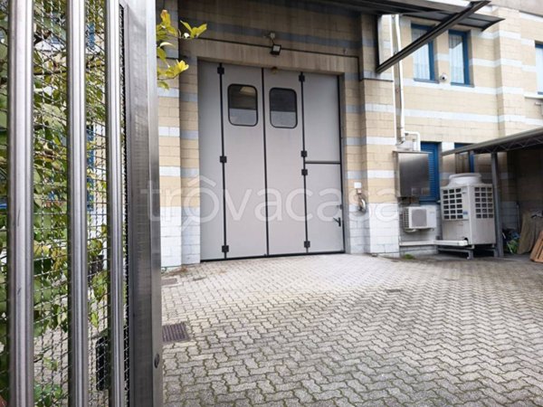 locale commerciale in vendita a Paderno Dugnano