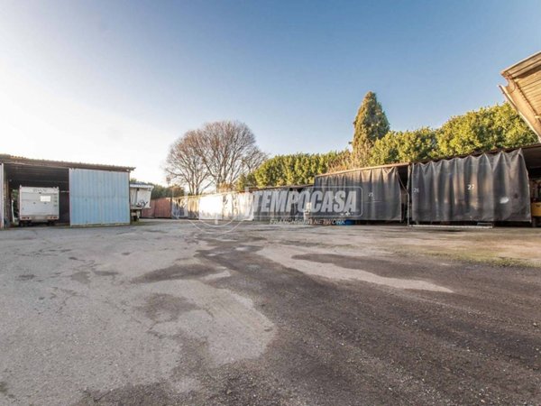 locale commerciale in vendita a Paderno Dugnano in zona Incirano