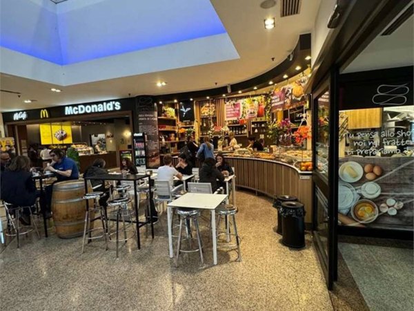 negozio in vendita a Paderno Dugnano in zona Calderara