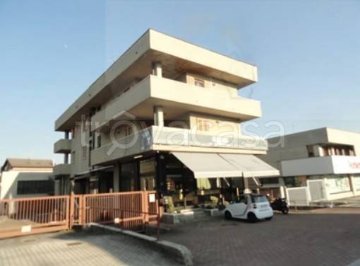 locale commerciale in vendita a Paderno Dugnano