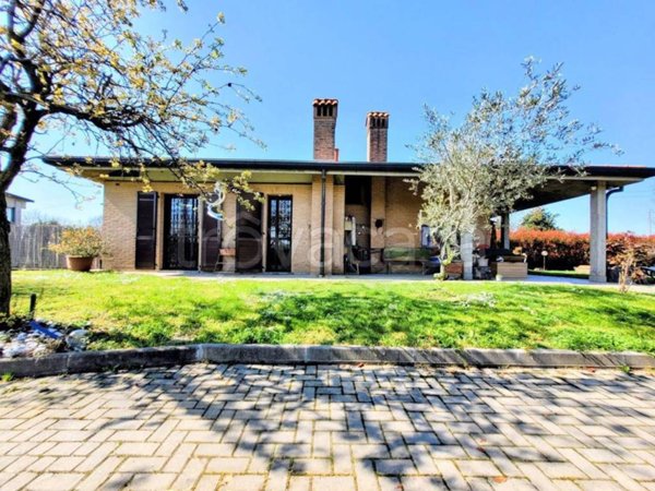 casa indipendente in vendita a Paderno Dugnano in zona Incirano