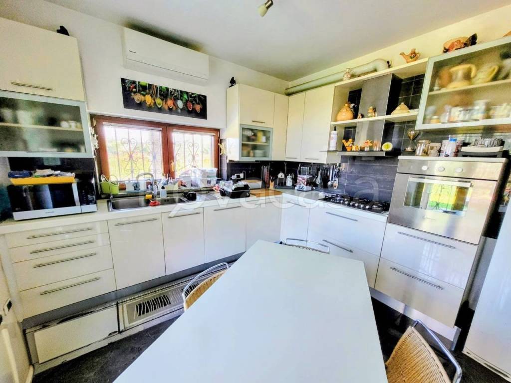 casa indipendente in vendita a Paderno Dugnano in zona Incirano