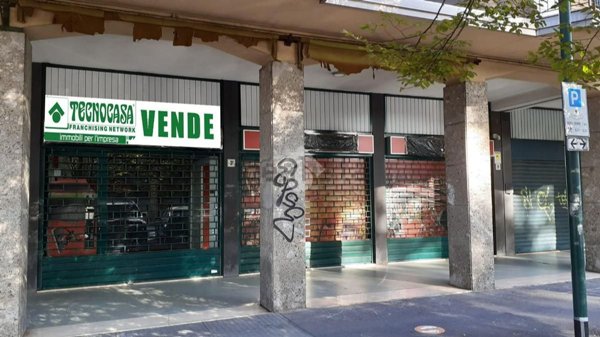 negozio in vendita a Paderno Dugnano