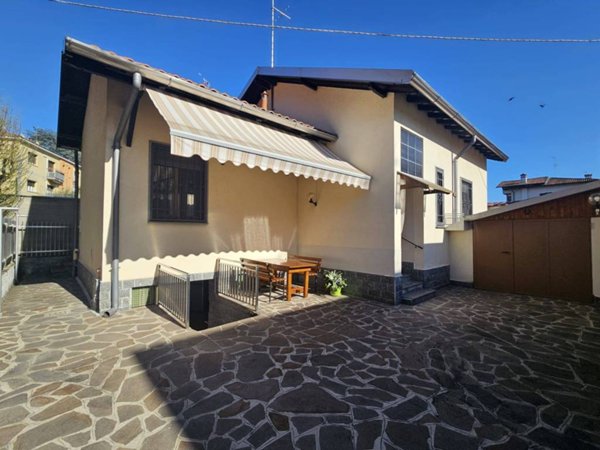 casa indipendente in vendita a Paderno Dugnano in zona Cassina Amata