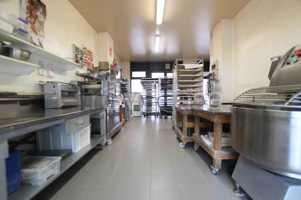 negozio in vendita a Paderno Dugnano