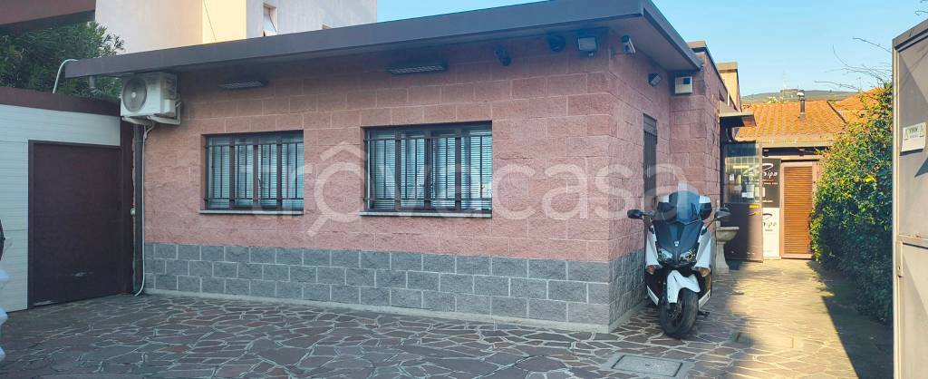 locale commerciale in vendita a Paderno Dugnano