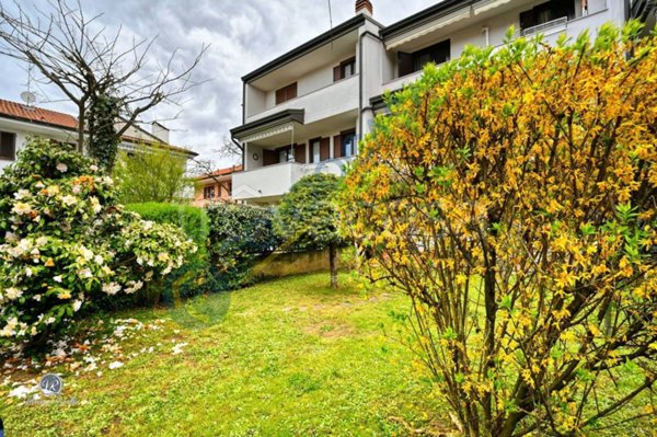 casa indipendente in vendita a Paderno Dugnano in zona Cassina Amata