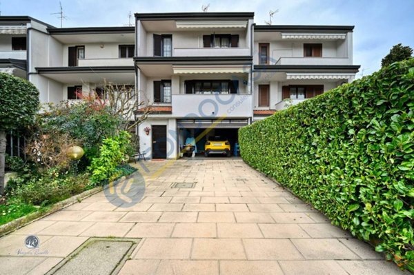 casa indipendente in vendita a Paderno Dugnano in zona Cassina Amata