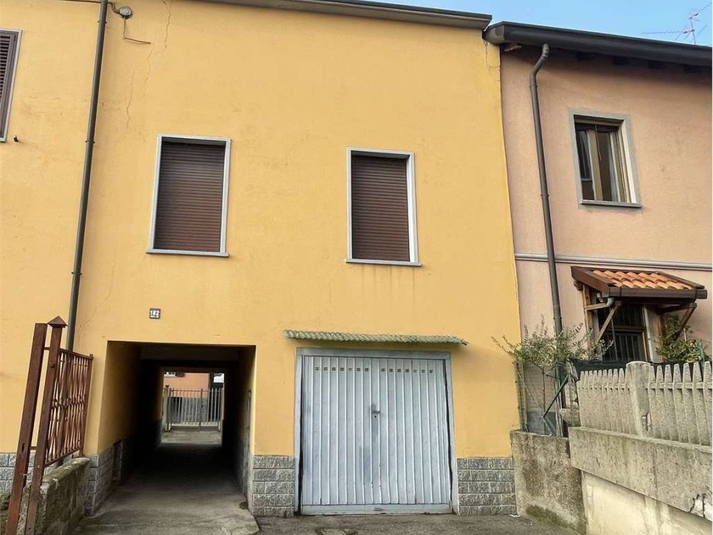 locale di sgombero in vendita a Paderno Dugnano