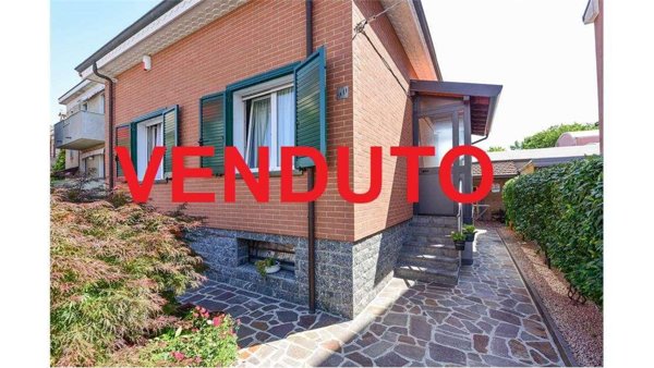 casa indipendente in vendita a Paderno Dugnano in zona Calderara