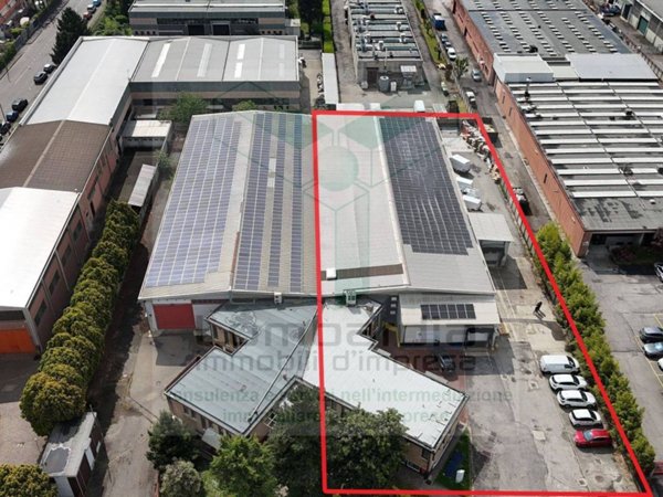 locale commerciale in vendita a Paderno Dugnano