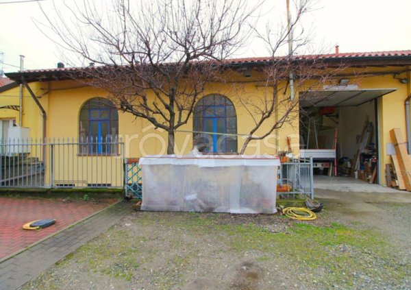 locale commerciale in vendita a Paderno Dugnano