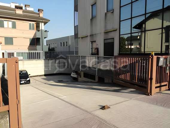 negozio in vendita a Paderno Dugnano