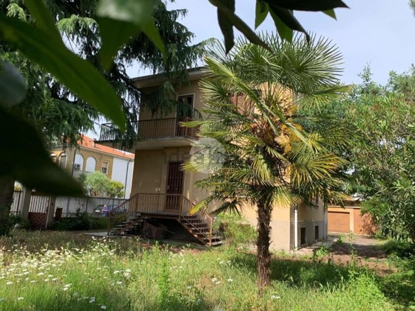 casa indipendente in vendita a Paderno Dugnano in zona Cassina Amata