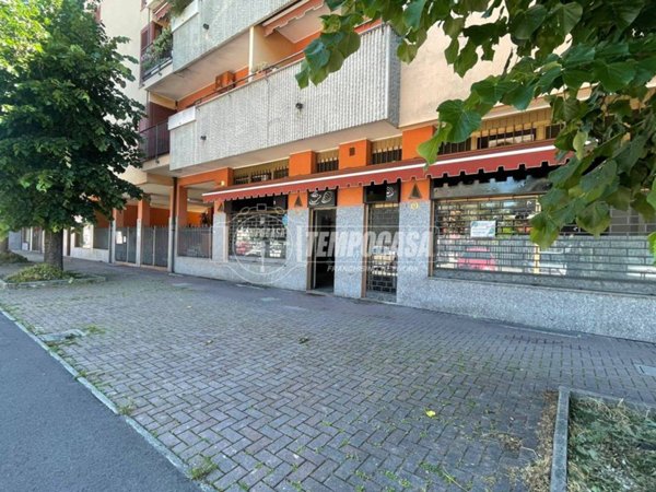 negozio in vendita a Paderno Dugnano in zona Calderara