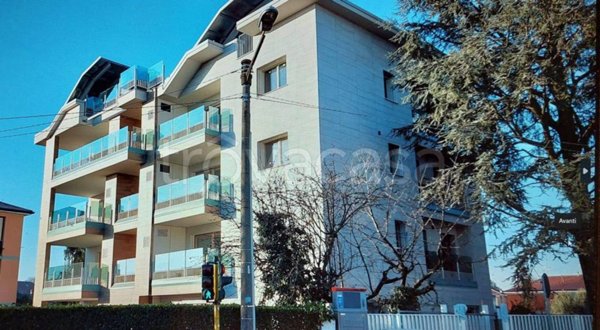 appartamento in vendita a Paderno Dugnano in zona Cassina Amata