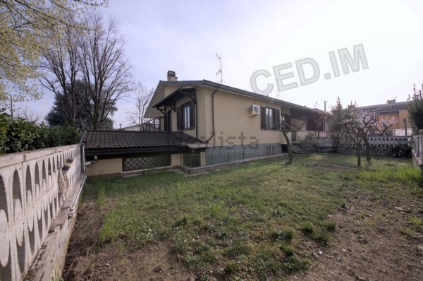 casa indipendente in vendita a Paderno Dugnano in zona Calderara