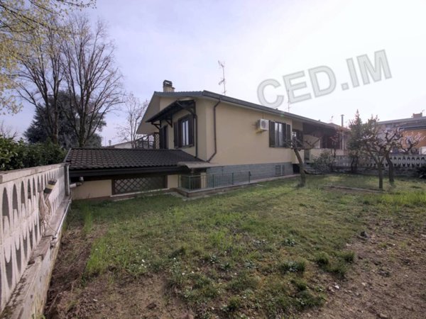 casa indipendente in vendita a Paderno Dugnano in zona Calderara