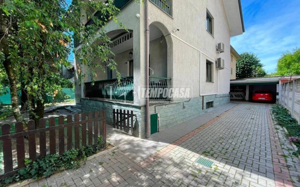 casa indipendente in vendita a Paderno Dugnano