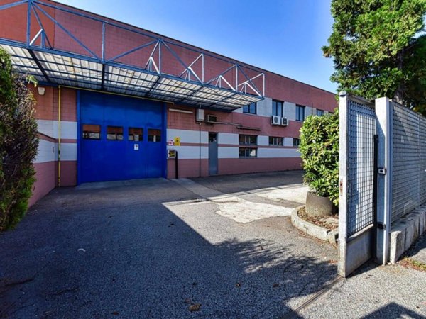 locale commerciale in vendita a Paderno Dugnano in zona Cassina Amata