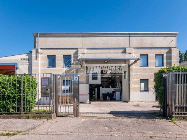locale commerciale in vendita a Paderno Dugnano in zona Palazzolo Milanese