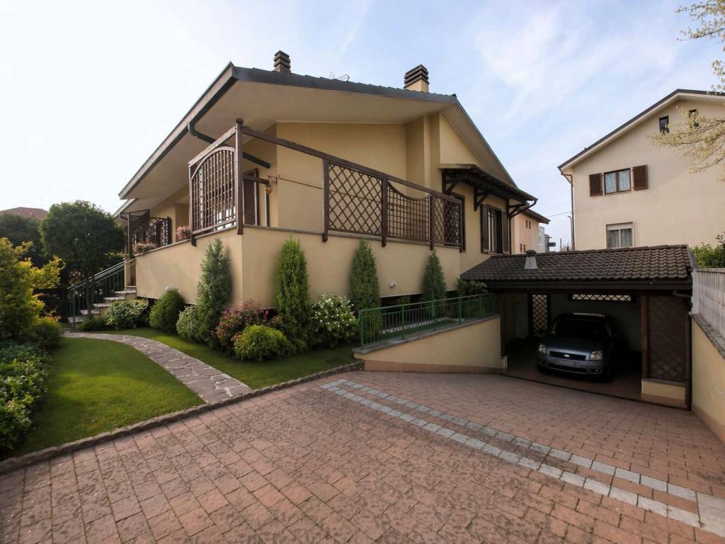 casa indipendente in vendita a Paderno Dugnano