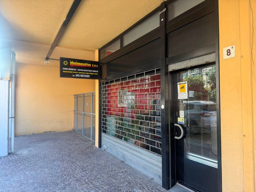 negozio in vendita a Paderno Dugnano