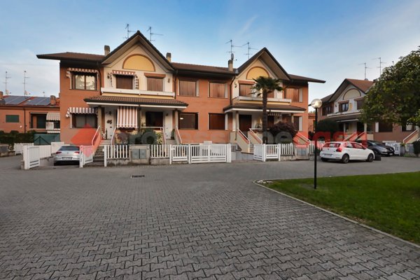 casa indipendente in vendita a Paderno Dugnano in zona Cassina Amata