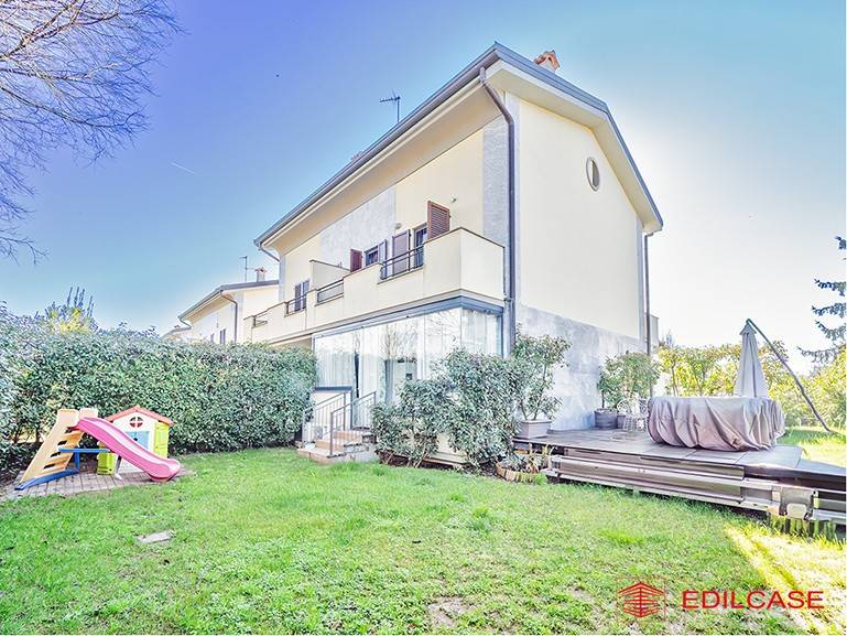 casa indipendente in vendita a Paderno Dugnano in zona Palazzolo Milanese