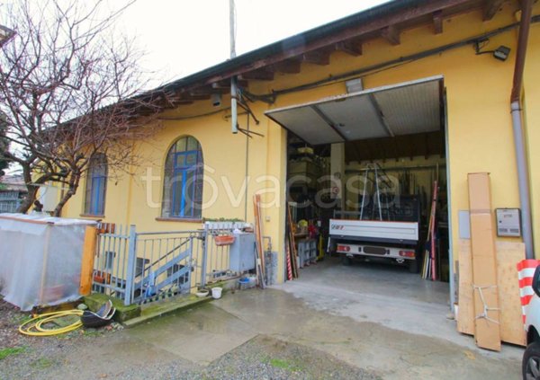locale commerciale in vendita a Paderno Dugnano