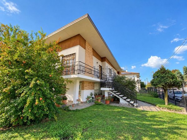 casa indipendente in vendita a Paderno Dugnano