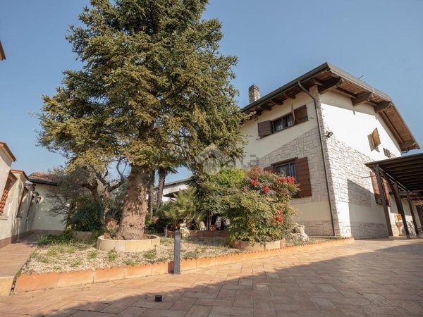 casa indipendente in vendita a Pantigliate