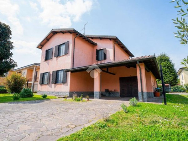 casa indipendente in vendita a Pantigliate