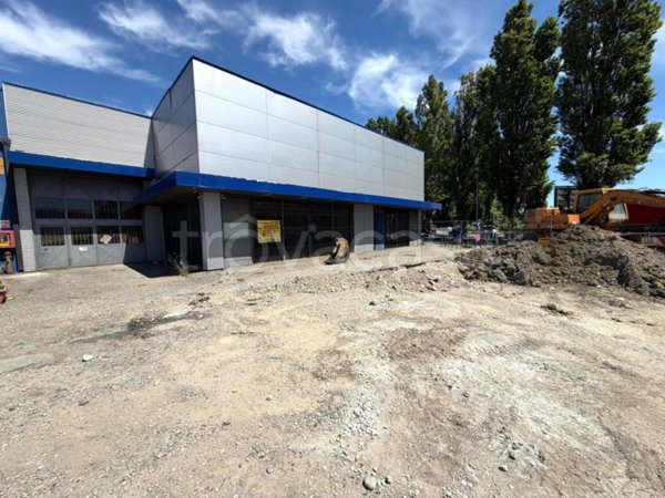 locale commerciale in vendita a Pantigliate