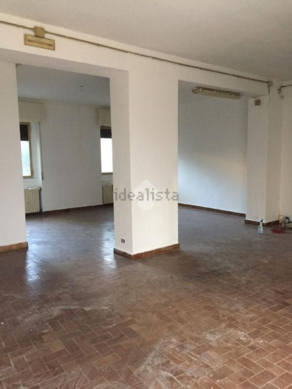 negozio in vendita a Parabiago