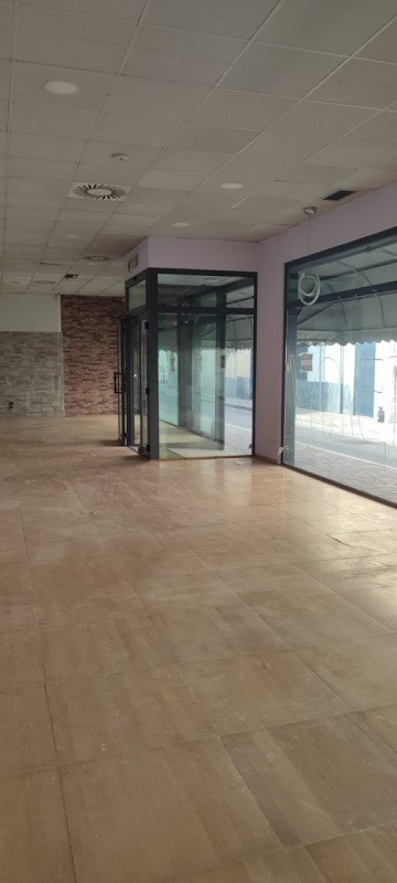 negozio in vendita a Parabiago