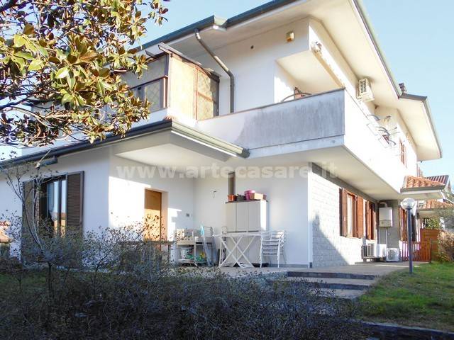 casa indipendente in vendita a Parabiago