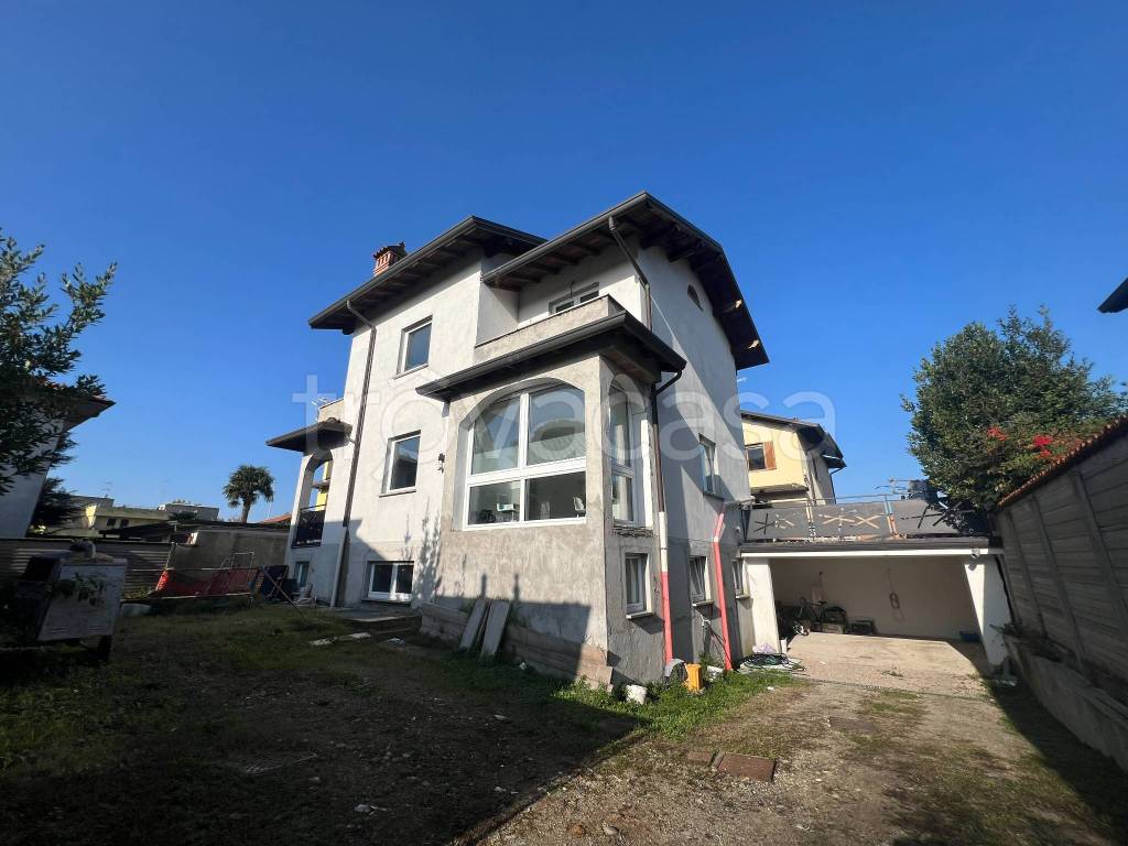 casa indipendente in vendita a Parabiago