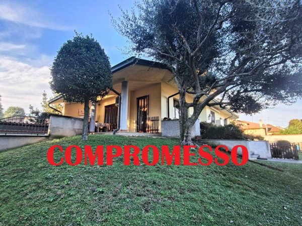 casa indipendente in vendita a Parabiago