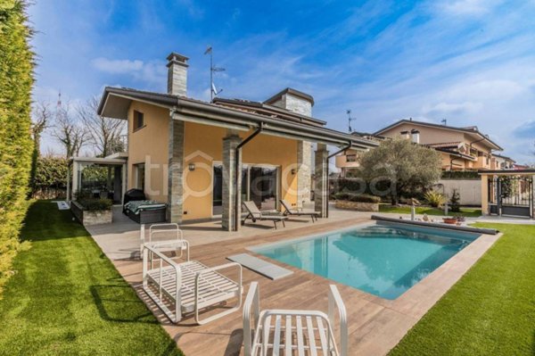 casa indipendente in vendita a Parabiago