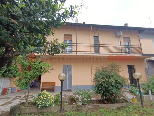 casa indipendente in vendita a Parabiago
