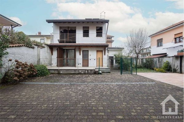 casa indipendente in vendita a Parabiago