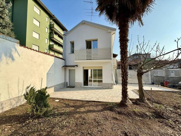 casa indipendente in vendita a Parabiago