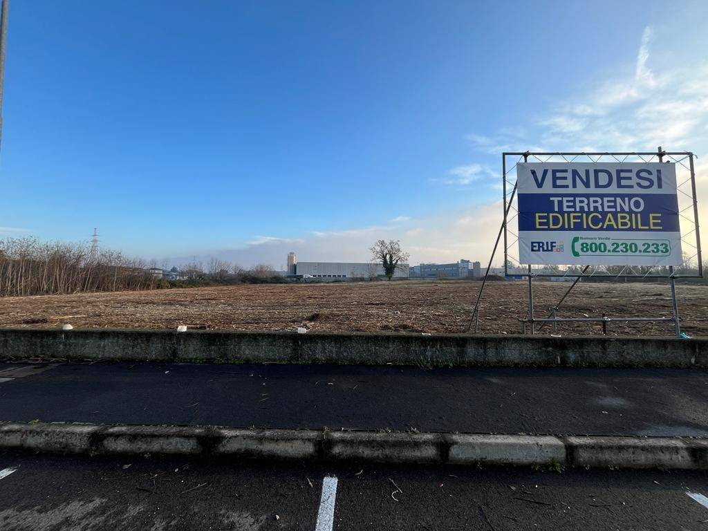 terreno edificabile in vendita a Parabiago