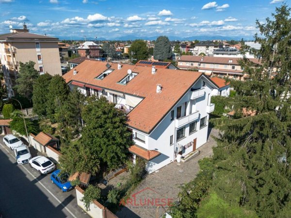 casa indipendente in vendita a Parabiago