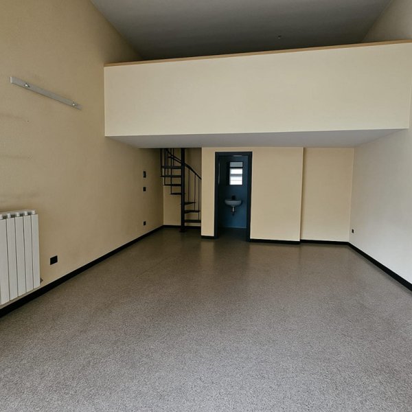negozio in vendita a Parabiago