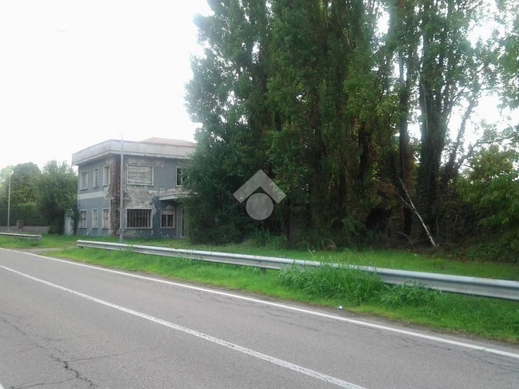 locale commerciale in vendita a Parabiago