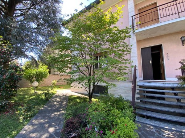 casa indipendente in vendita a Parabiago